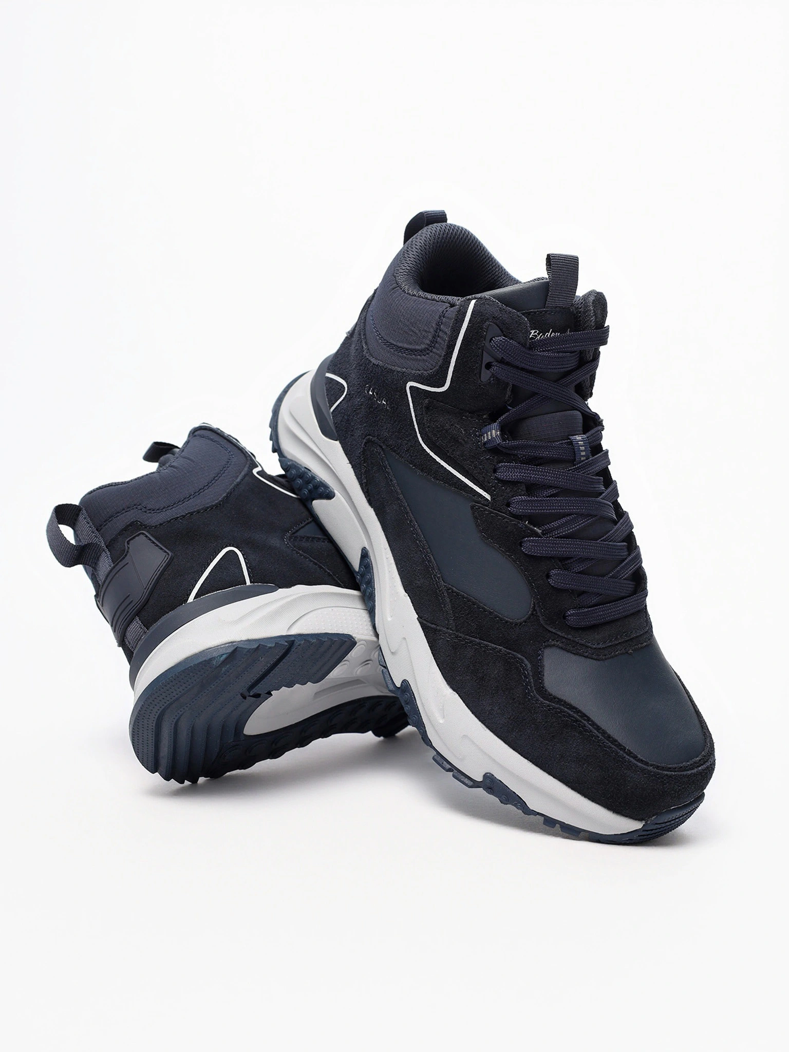 Кроссовки синего цвета комбинированные на средней подошве